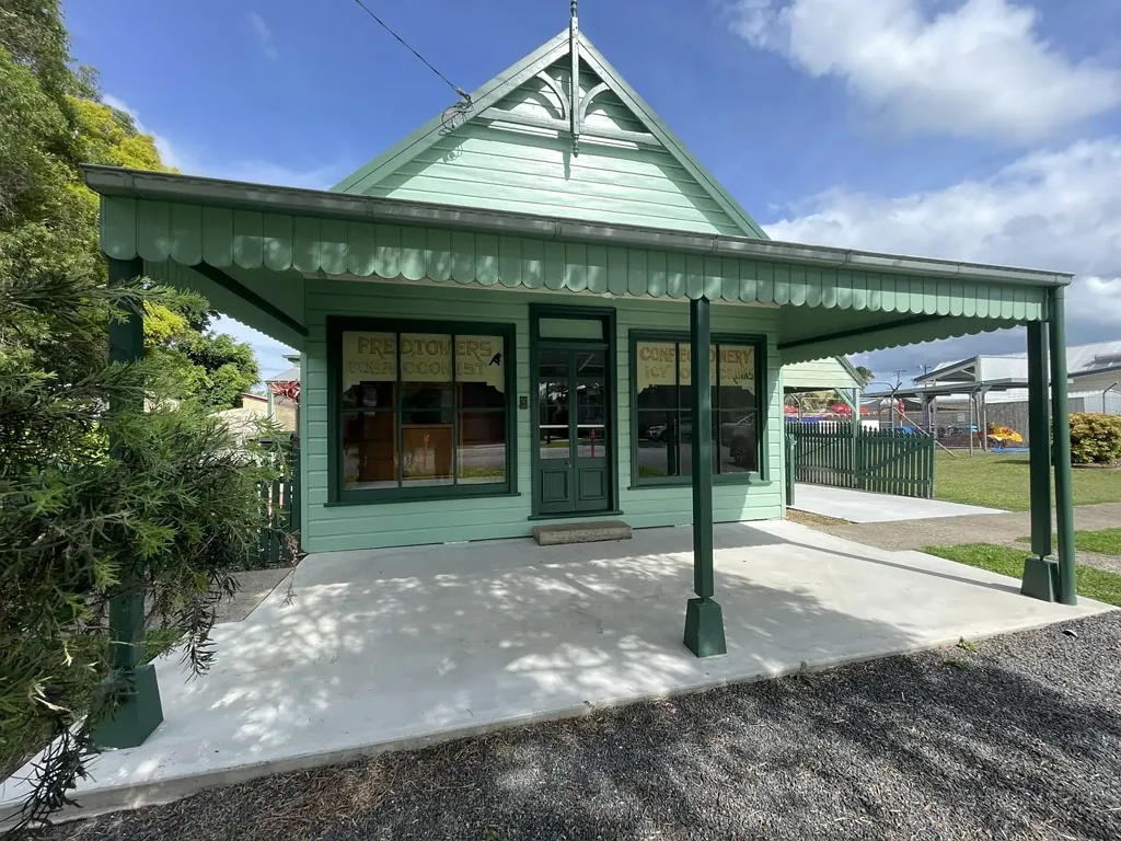 Shop For Rent in Gladstone