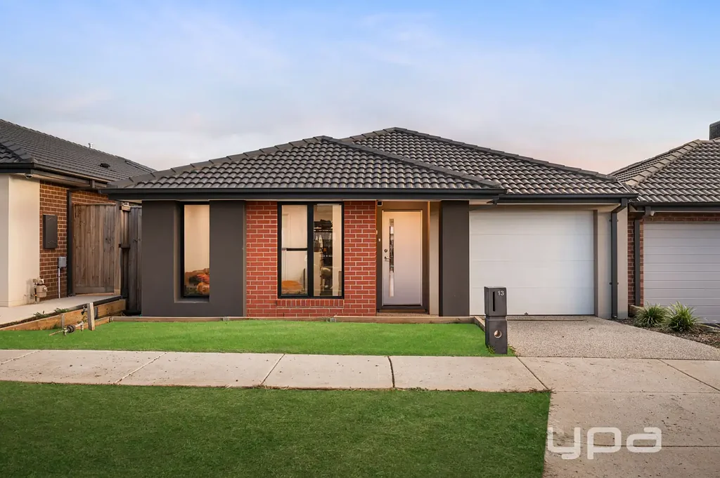 13 Fragrant Crescent, Diggers Rest, VIC 3427