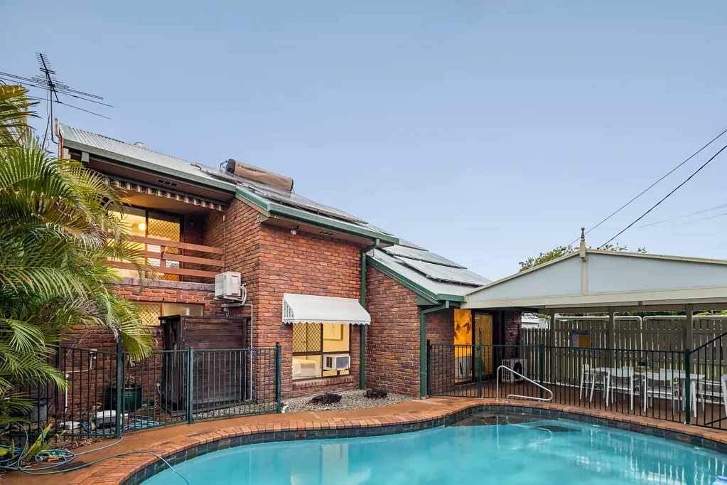 LARGE FAMILY HOME WITH POOL IN ELEVATED EAST BRISBANE LOCATION