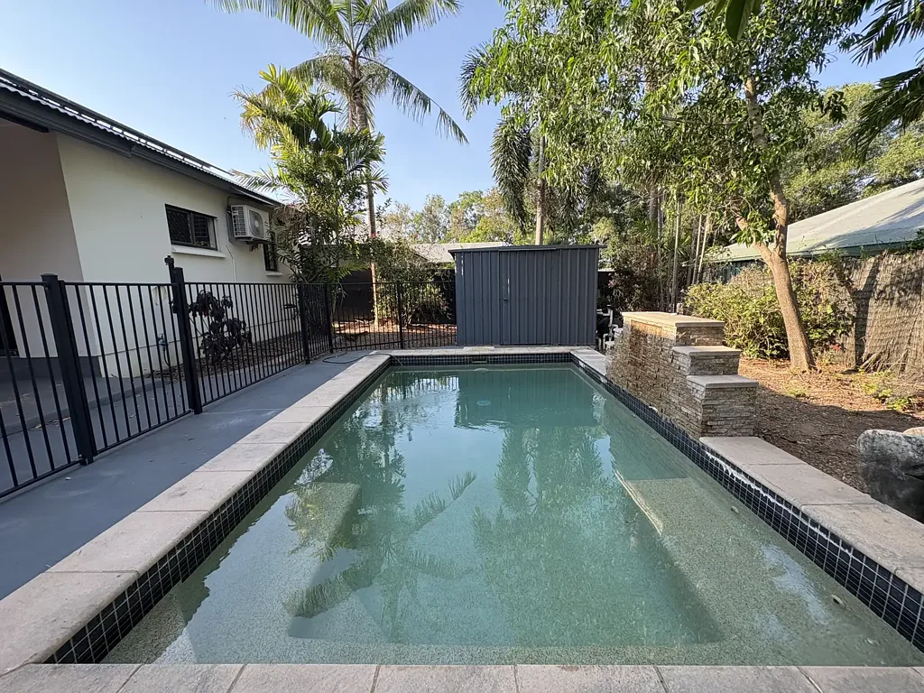 SPACIOUS FAMILY HOME WITH POOL
