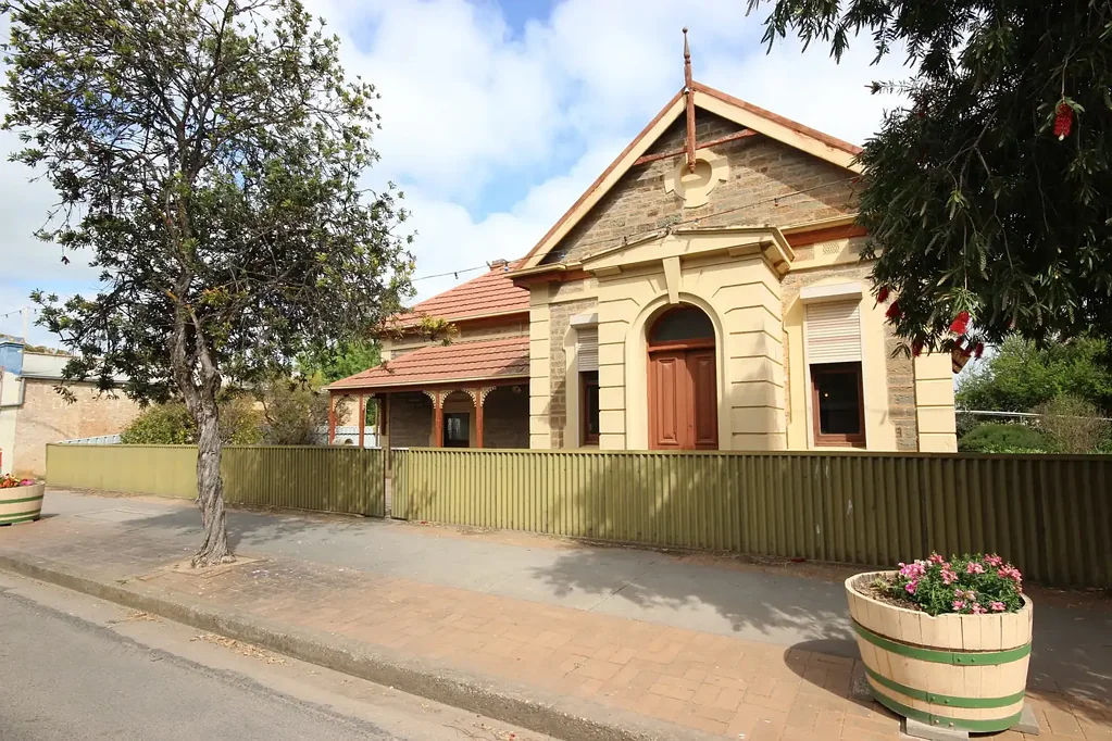 Riverton 5房  A beautiful blue stone house for sale