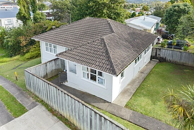 Henderson 4 Bedroom Potential and priced to sell.