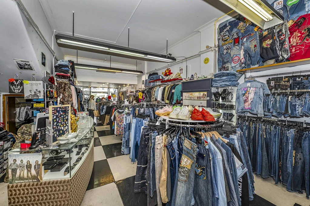 Newton VALUE FOR MONEY RETAIL ON K' ROAD