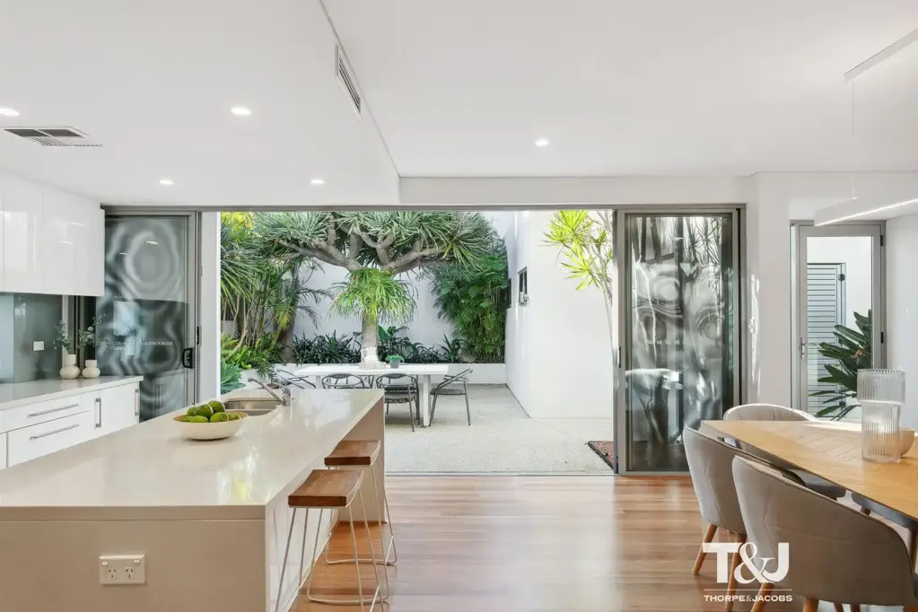 Claremont 4ห้องนอน MODERN, SPACIOUS AND PRIVATE