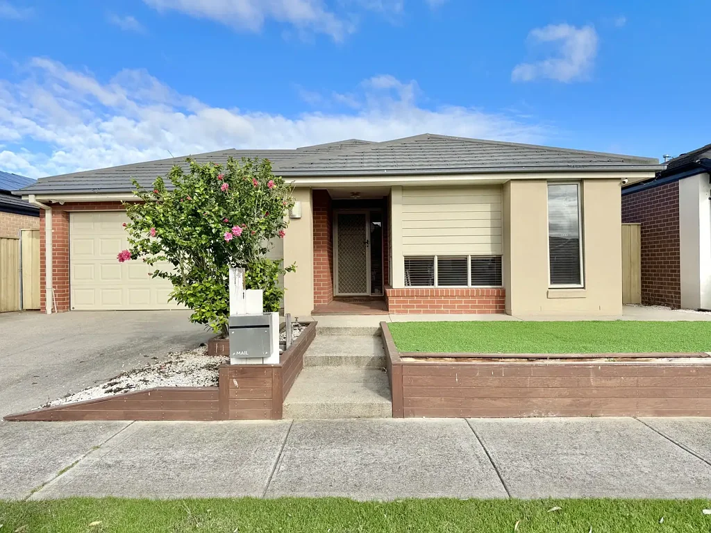 Modern Family Living with Solar Efficiency in Prime Manor Lakes