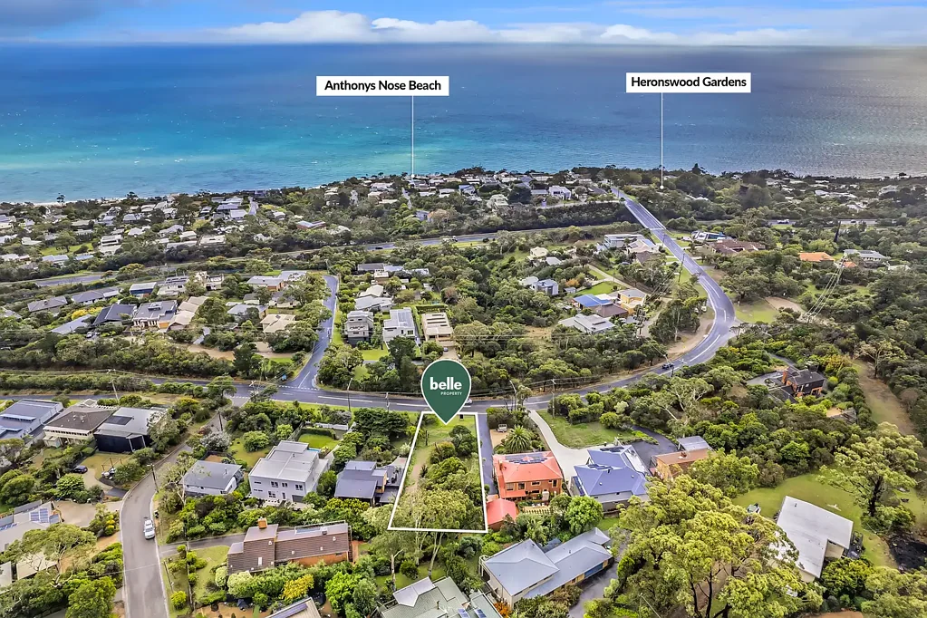 Mccrae Port Phillip湾全景 863平米阔地 海滨家园梦想 坡地地块绝佳 视野壮丽 花园泳池空间 家门口步行海滩 咖啡馆设施近邻 Prime block with superb bay vista