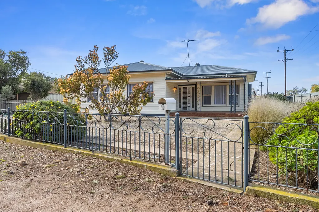 9 Centenary Ave, Maitland, SA 5573