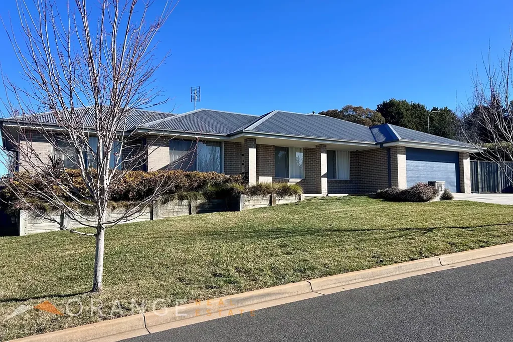 SPACIOUS FAMILY HOME IN SOUGHT-AFTER LOCATION