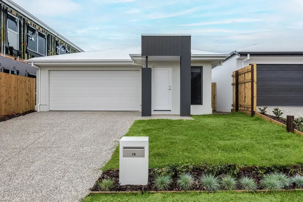 BRAND NEW LIVING IN MURRUMBA DOWNS!