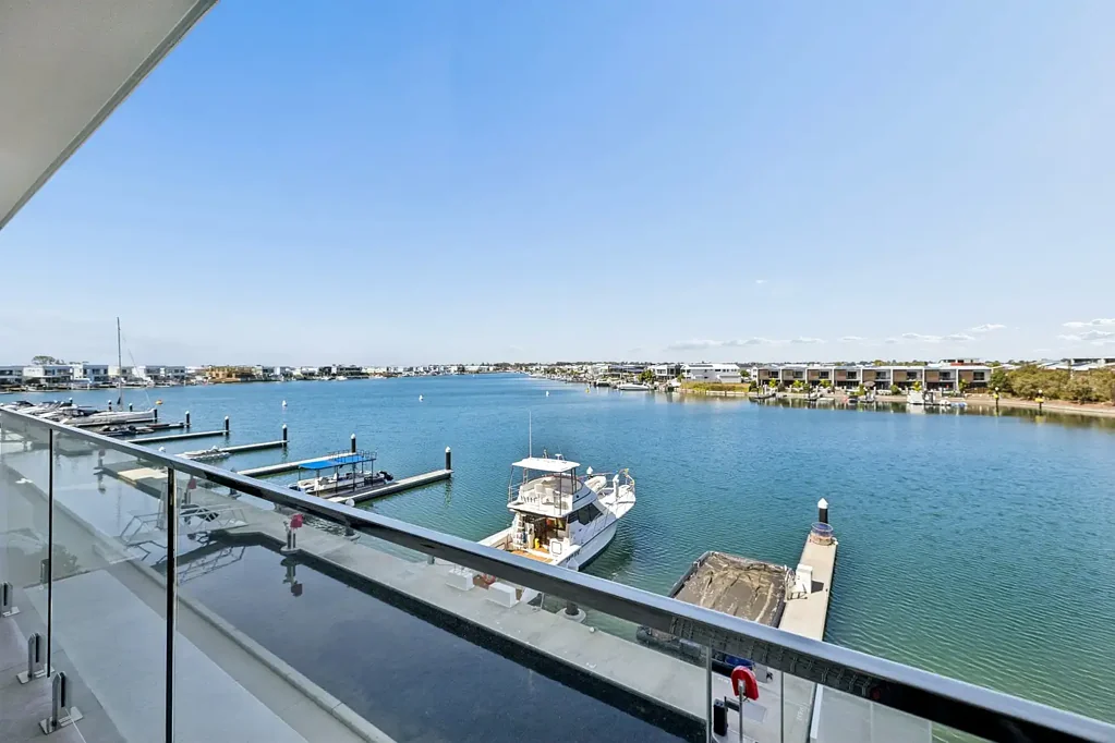 Newport 2Zimmer What a view. What a lifestyle. What an address.