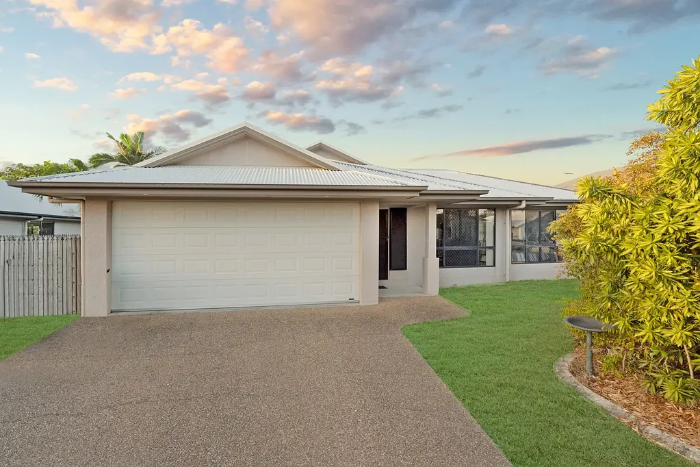 Condon 4房  Quiet Court Living with Side Access and Room for the Family