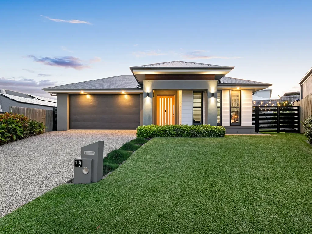 39 Sandra Circuit, Deebing Heights, QLD 4306