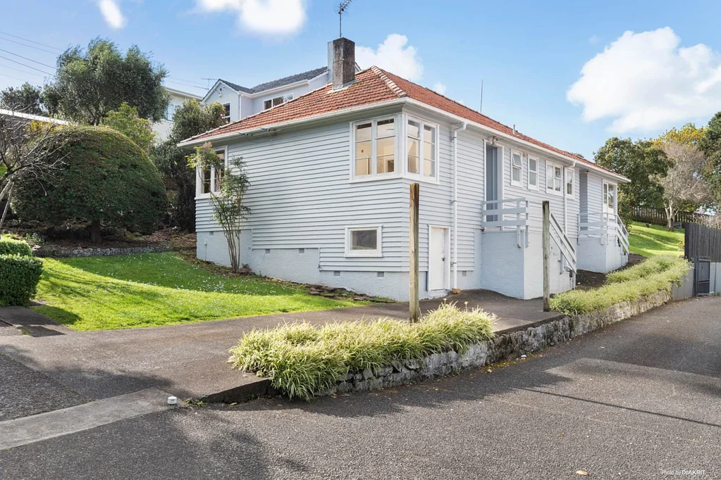 One Tree Hill 3房  Opportunities abound - terrific potential
