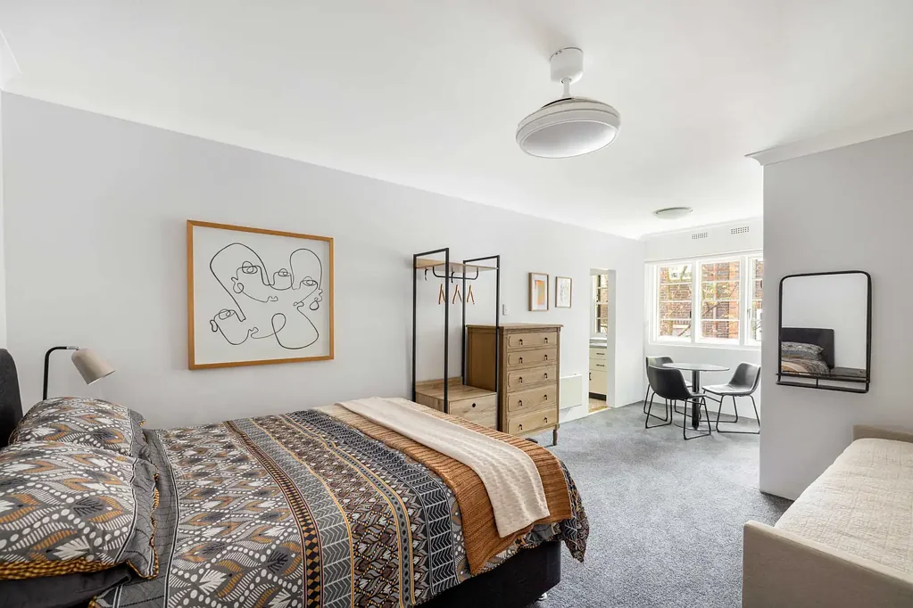 North-facing Furnished studio, top spot