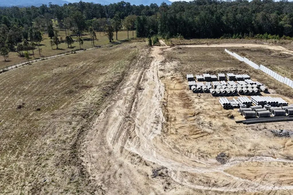 Woodford Potential for Dual Key Living! Great opportunity to Build your dream property on this flat block of land!