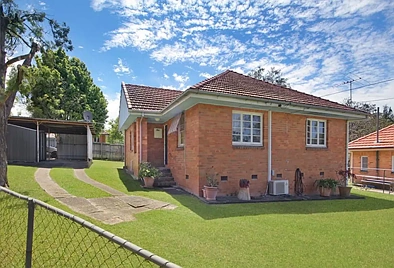 Inala 2Kwarto Renovated Brick Home, located near Inala Civic Centre - PRICE SLASHED