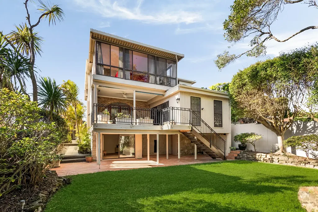 Vaucluse 6房 壮丽海景 优越地势 高端厨房 四卧五室 步行便利 按摩浴缸 双车库 私密花园 Tightly Held Vaucluse Residence With Ocean Views And Future Potential