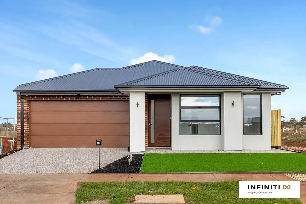 Newly built gem in Thornhill Garden Estate with extra high ceilings