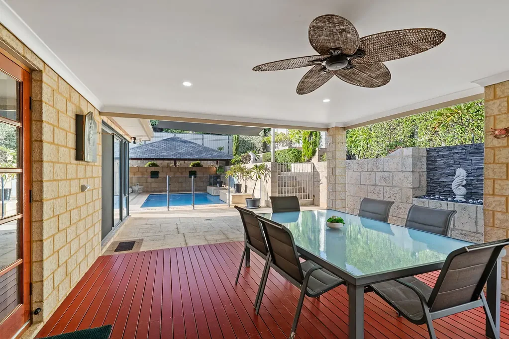 Halls Head 4部屋 Resort-inspired living with endless versatility.
