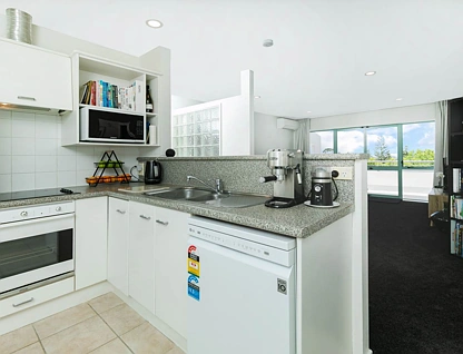 2D/221 Sunset Road, Sunnynook, North Shore City, 2 ਕਮਰੇ, 2 ਬਾਥਰੂਮ, Apartment