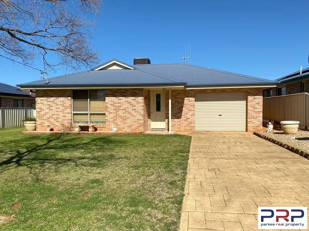 Parkes 3 Bedroom Modern Comfort in a Quiet Cul-de-Sac