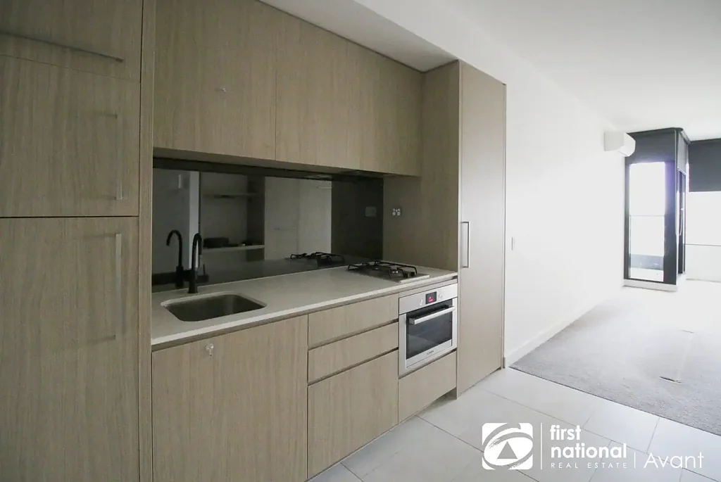 SPACIOUS STUDIO AT FULTON LANE!
