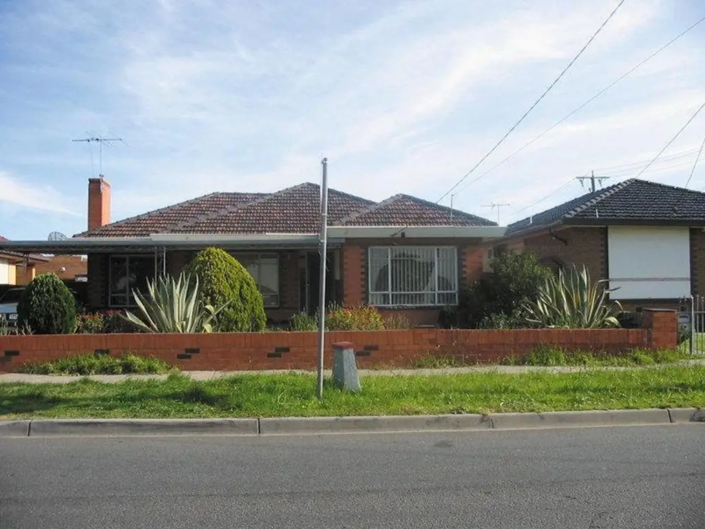 Close to Public Transport and Schools.