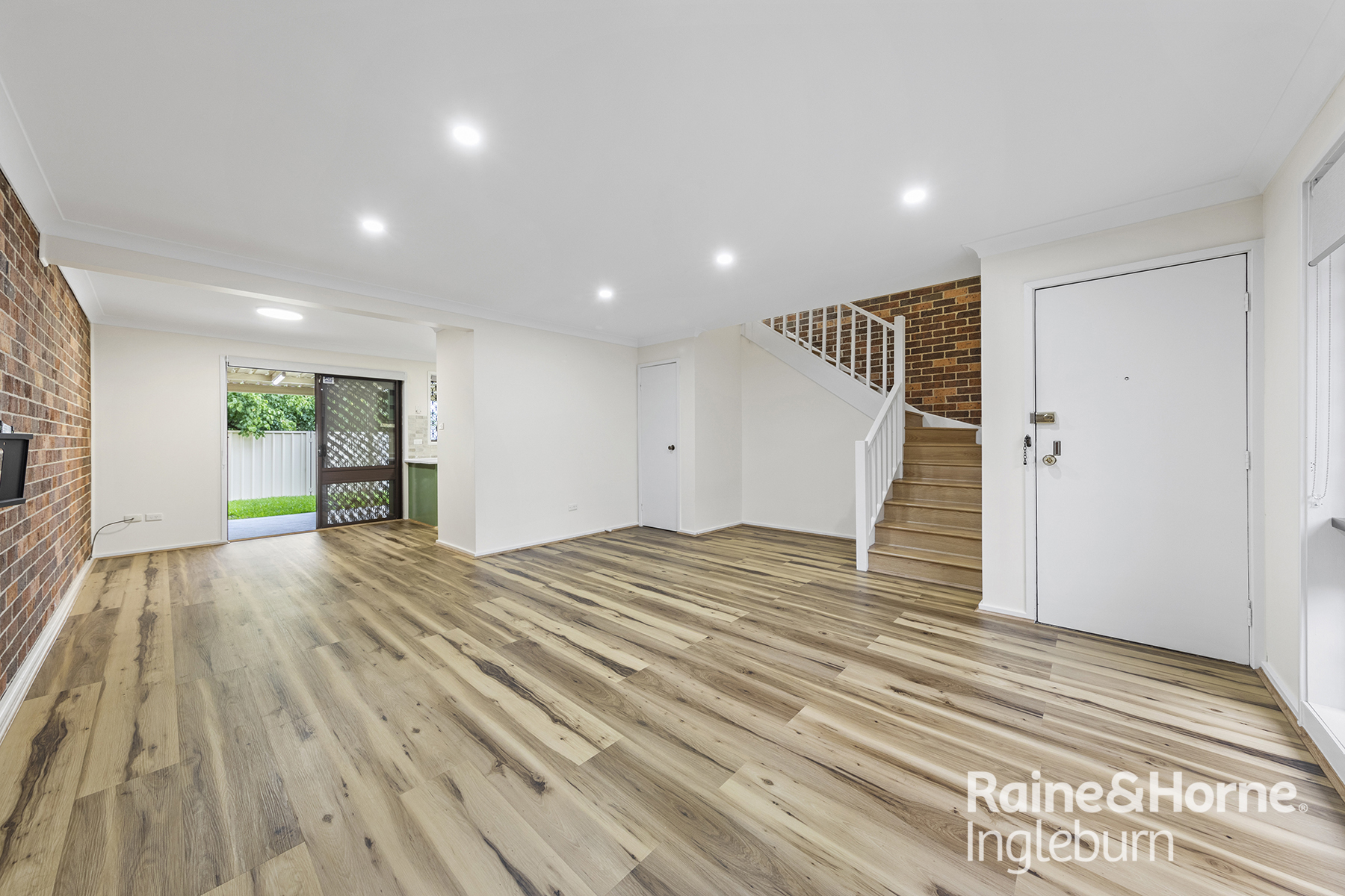 UNIT 15 6 JACQUINOT PL, GLENFIELD NSW 2167, 0房, 0浴, Townhouse