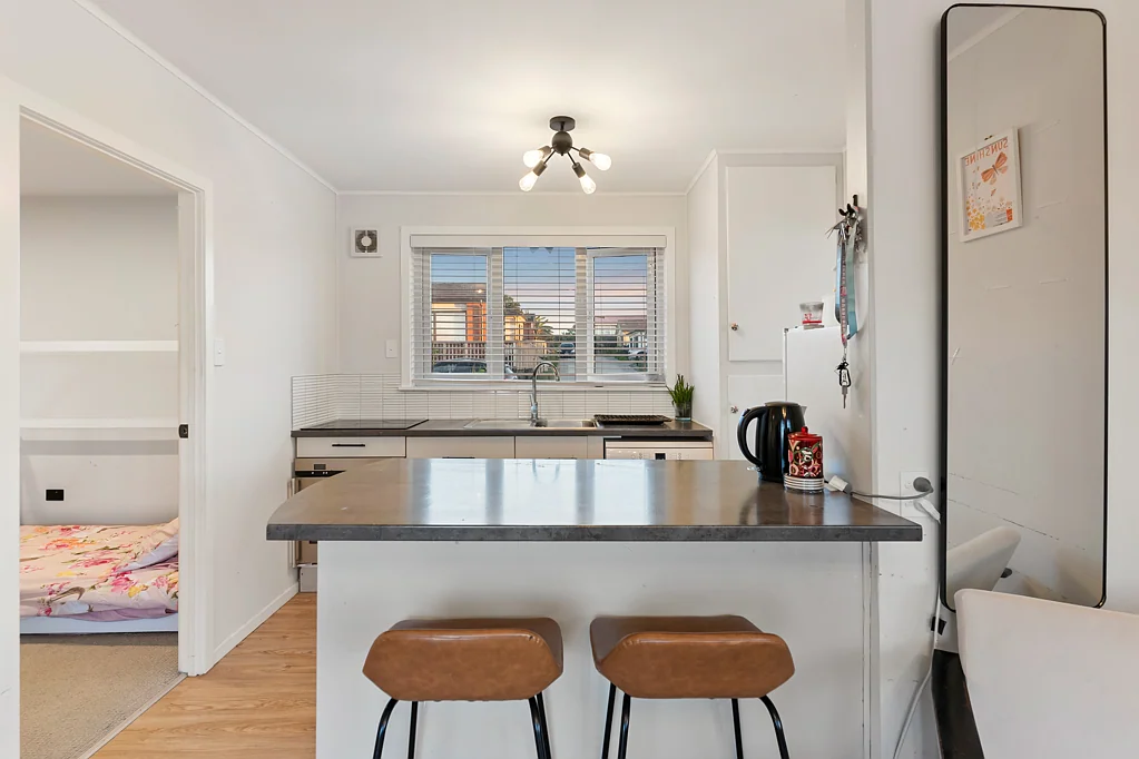 Papatoetoe 2 Bedroom FREEHOLD & STANDALONE -Close to Airport