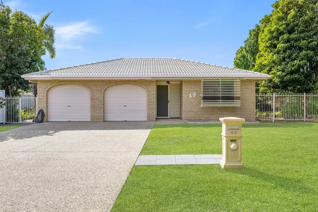 Golden Beach 3房  GOLDEN BEACH OPPORTUNITY - QUALITY BRICK & TILE LIVING