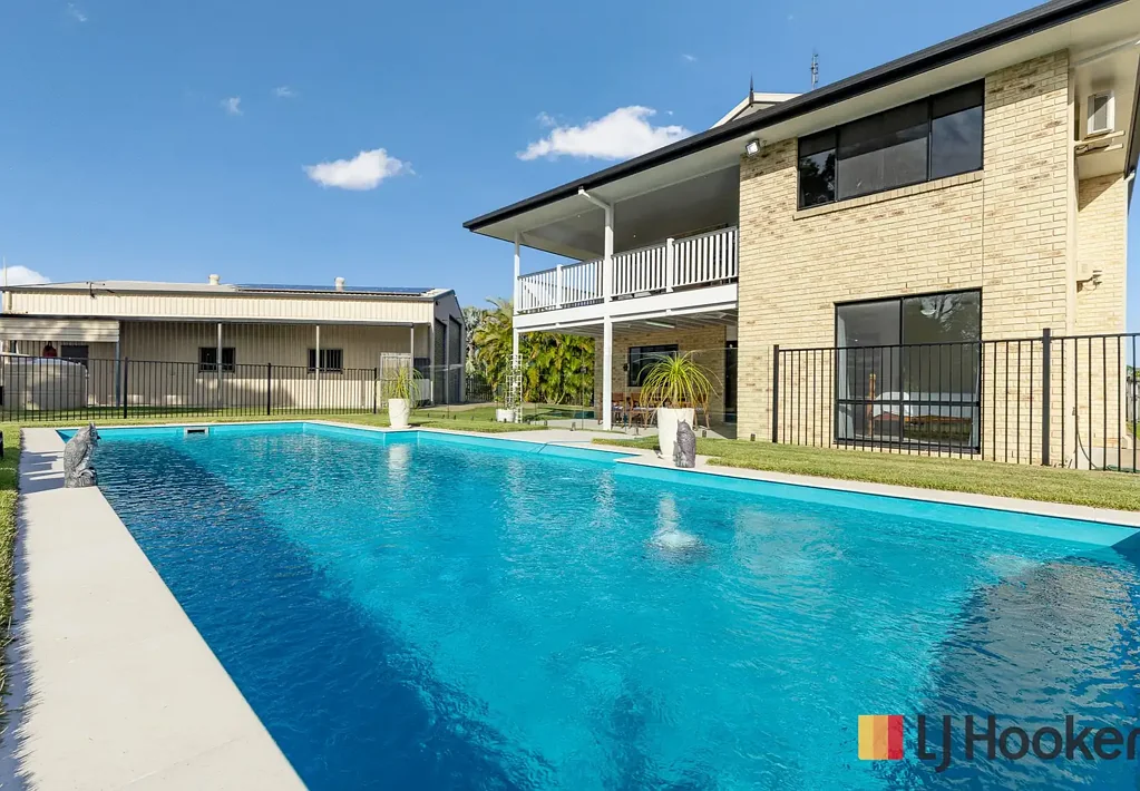 Urangan 4房  Entertainer�s Delight with Dual Living & Massive Shed in Sought-After Urangan