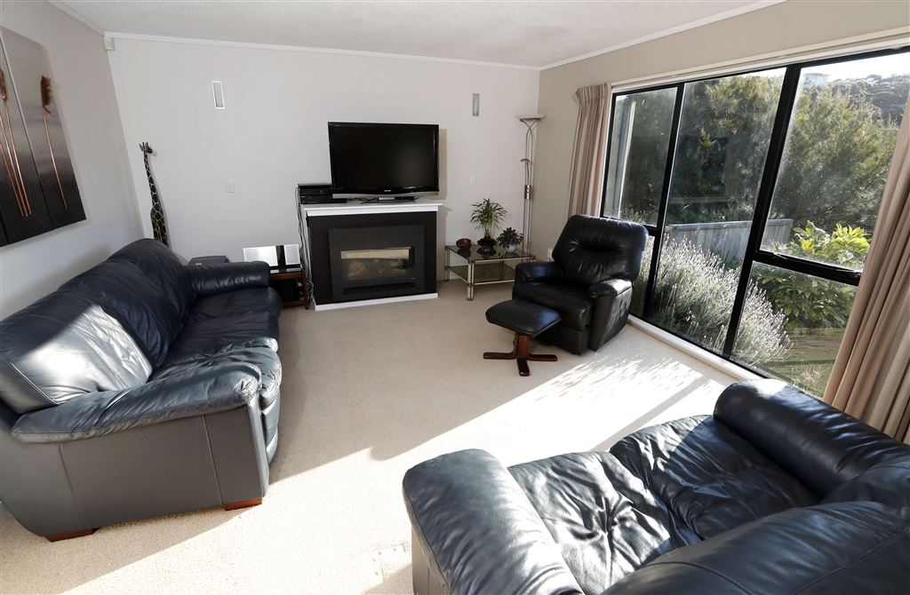 2/30 Sailmaker Close, Whitby, Porirua, 3 ห้องนอน, 0 ห้องน้ำ