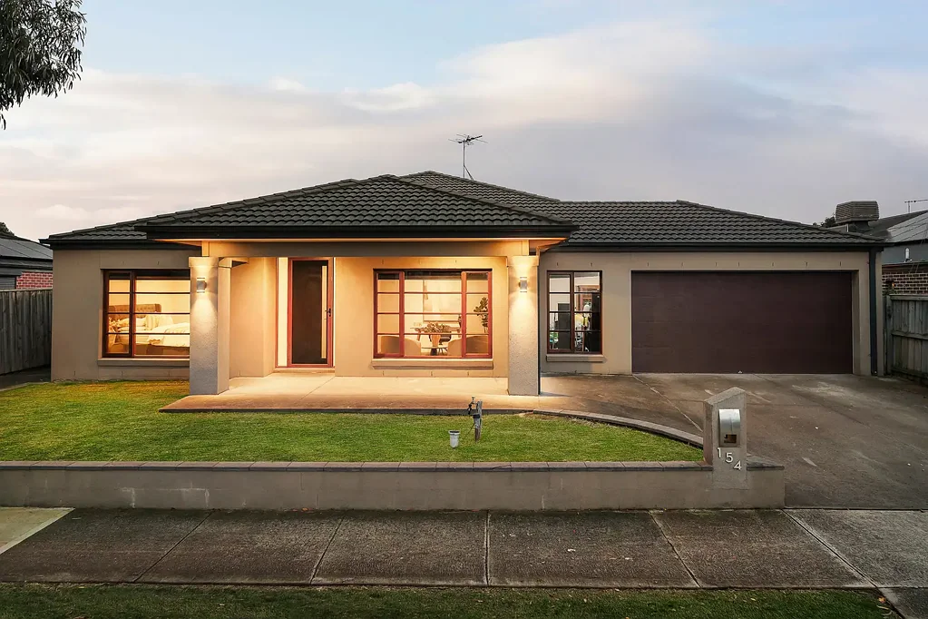 Whittlesea 4침실 Exceptional Family Living with Premium Space & Comfort