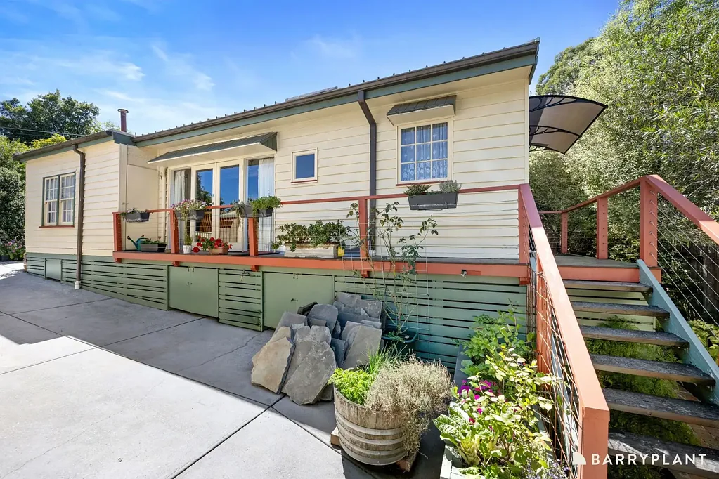 Croydon 3部屋 Character-Filled Cedar Cottage with Peaceful Garden Surrounds.