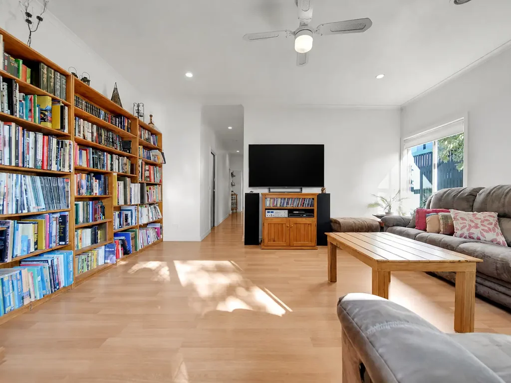 Noble Park 4Kwarto 4 Bed, 2 baths, 2 living areas!