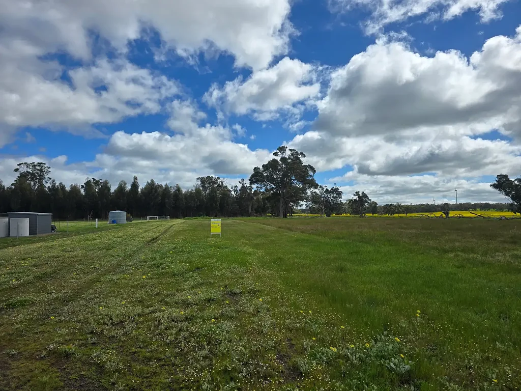 Mount Barker  1.3HA LIFESTYLE BLOCK - CLOSE TO MOUNT BARKER TOWN CENTRE