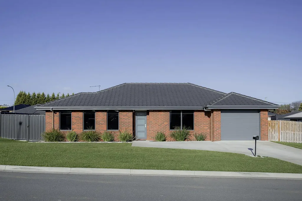 Perth 3બેડરૂમ Light filled open plan living with a spacious, low maintenance yard and generous side access