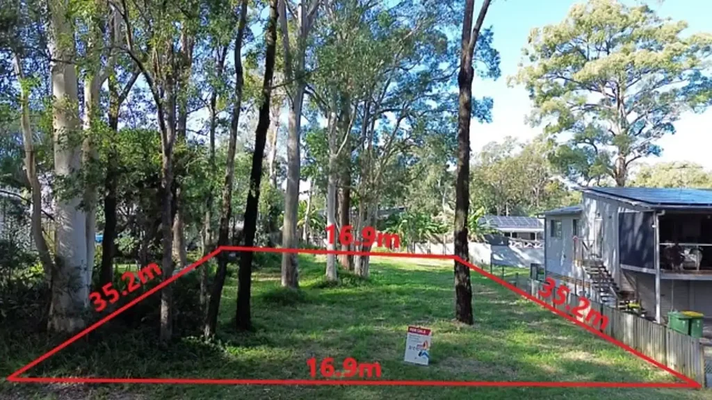 Macleay Island 安静街道 594㎡地块 巨大Council Reserve 鸟语花香 清澈星空 壮丽日落 邻里友好 街角便利 地理中心 Peaceful block right near reserve