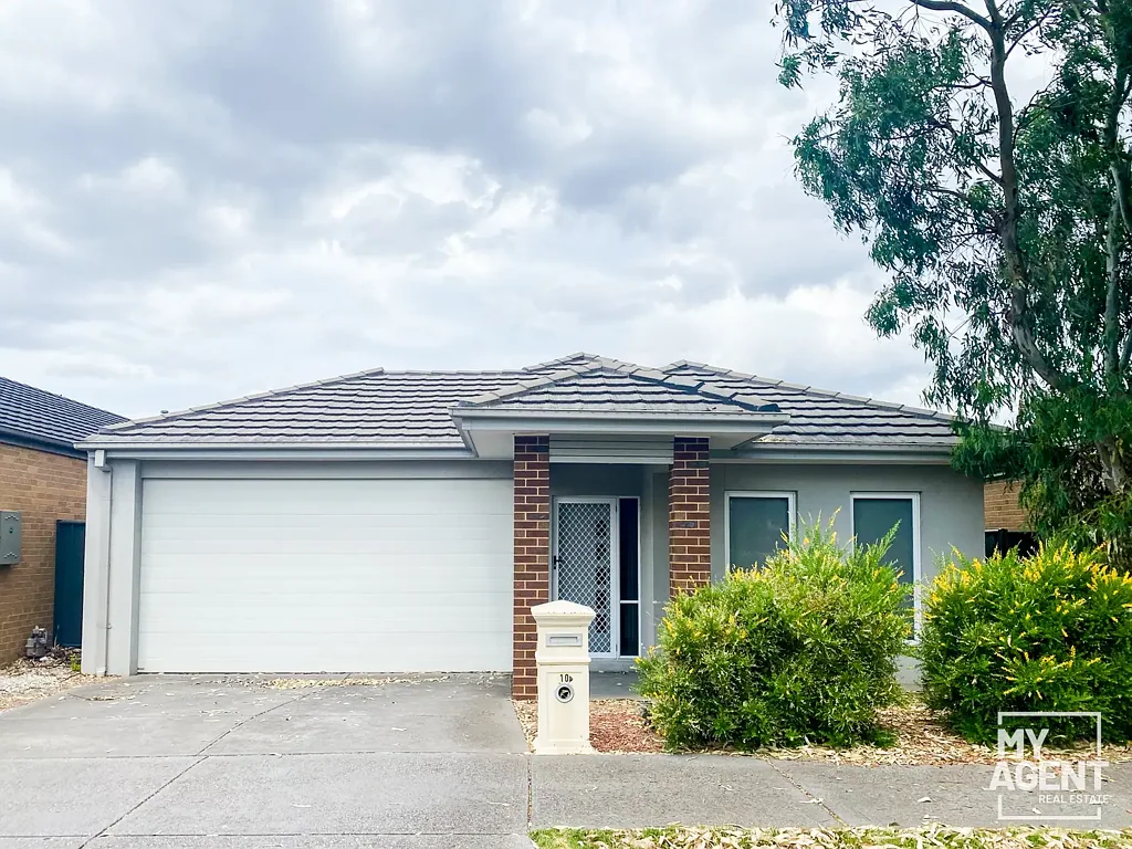 POSITION-PERFECT FAMILY HOME SURROUNDED BY PARKLAND