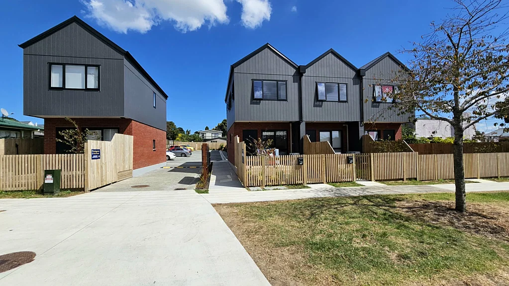 Mangere Bridge 2房  URGENT BARGAIN SALE - Brand New Sleek & Spacious