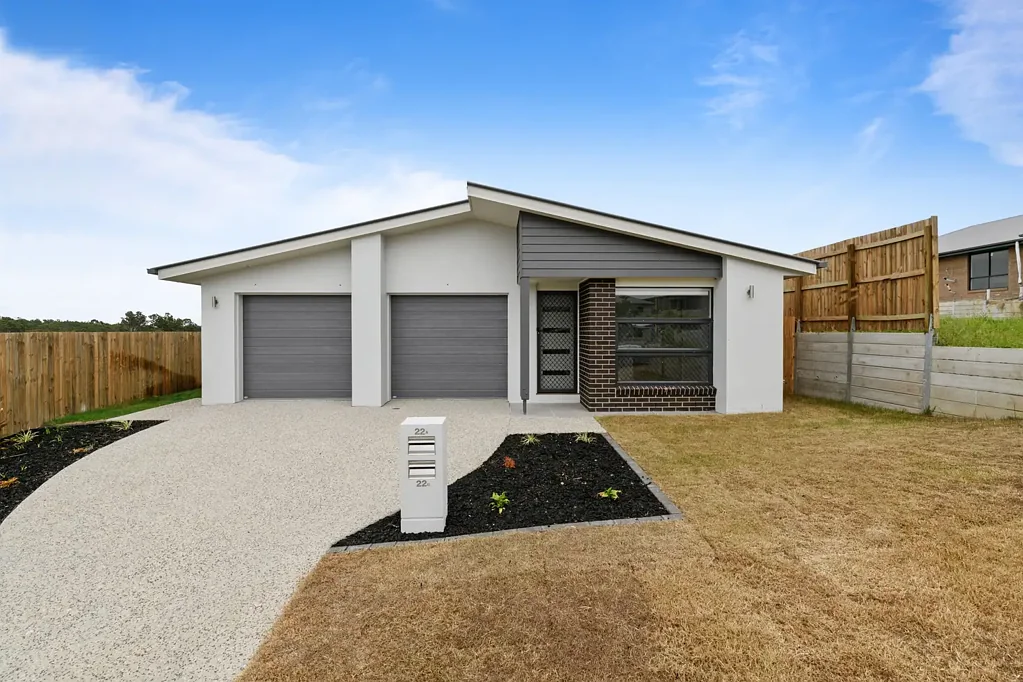 Modern Duplex in Prime Ripley Location!
