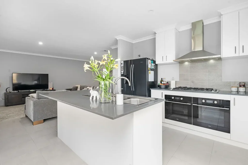2 Seacliff Approach, Madora Bay, WA 6210