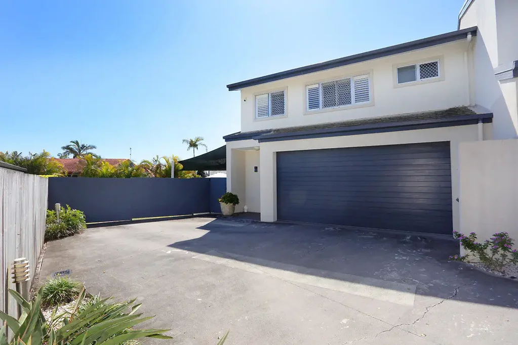 Runaway Bay 3 Bedroom Stylish Townhouse with Poolside Living in Prime Runaway Bay Location