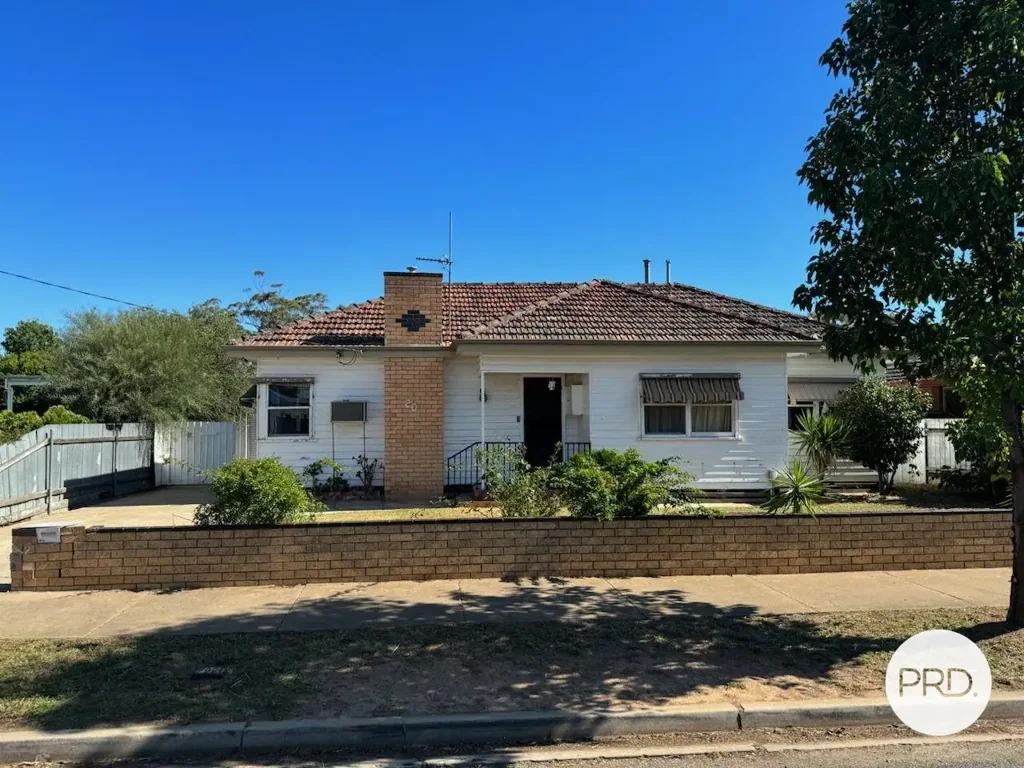 2 Bedroom Living In Runge Street!