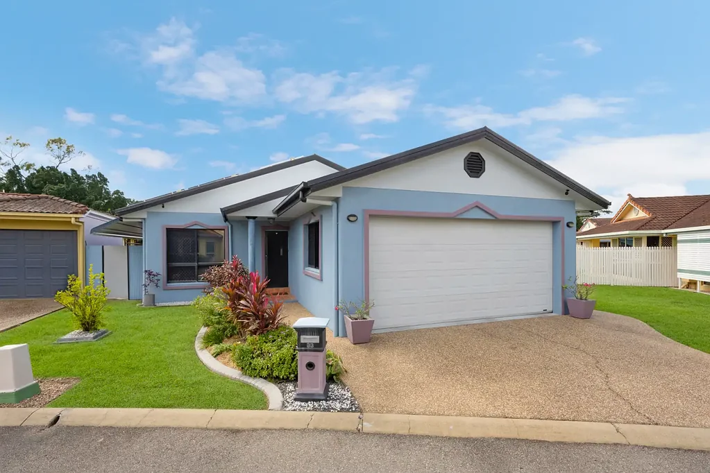 Kirwan 3chambre Resort-Style Living Meets Golf Course Luxury!