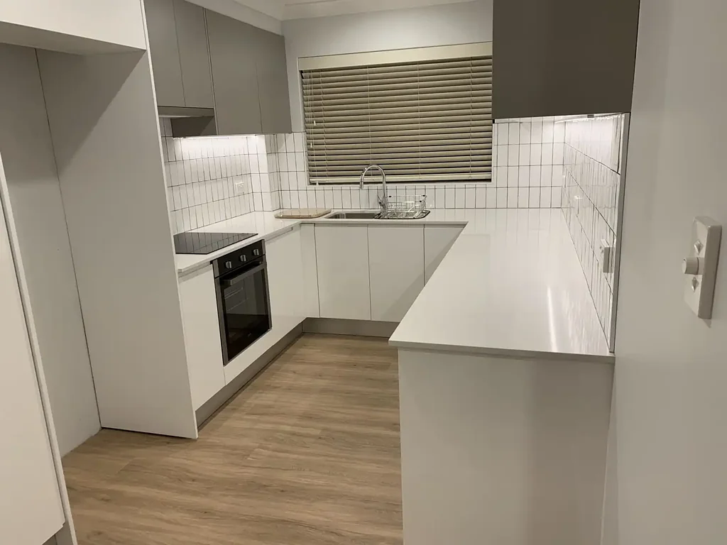 Renovated Top Floor Apartment – 2 Bedroom, 2 Bathroom, 2 Car Garage