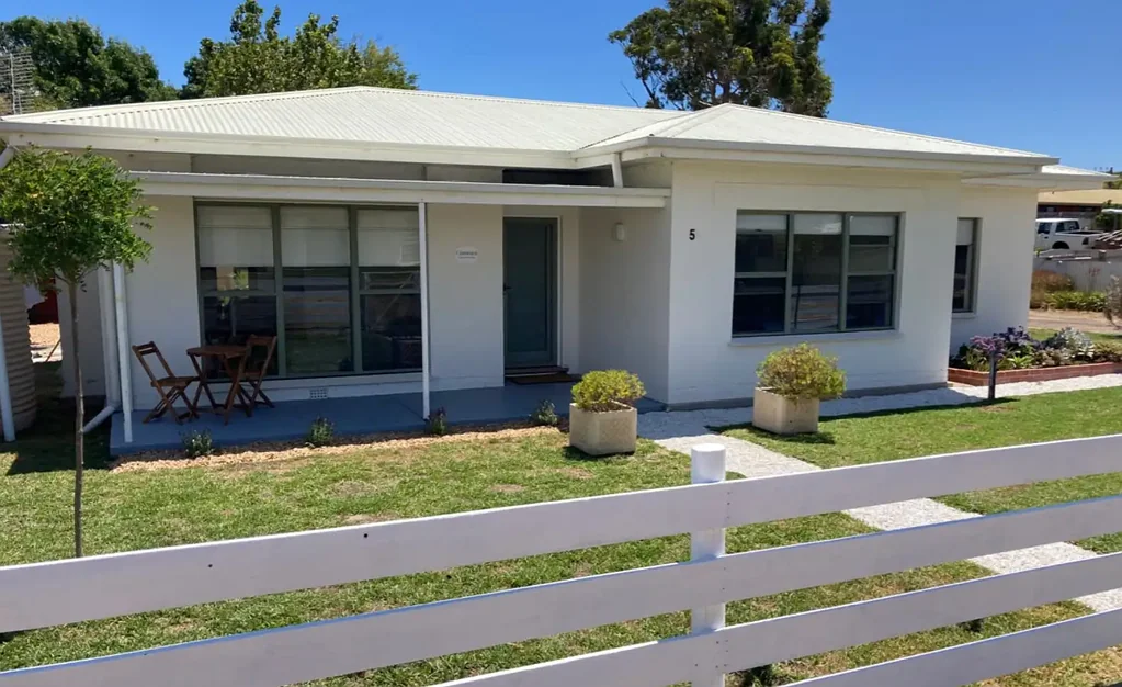 Coastal Living Close to Town