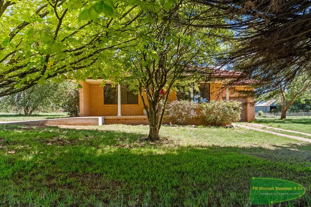 Hobbys Yards  “Rosewood” – Fully Renovated Rural Haven on 37 Acres