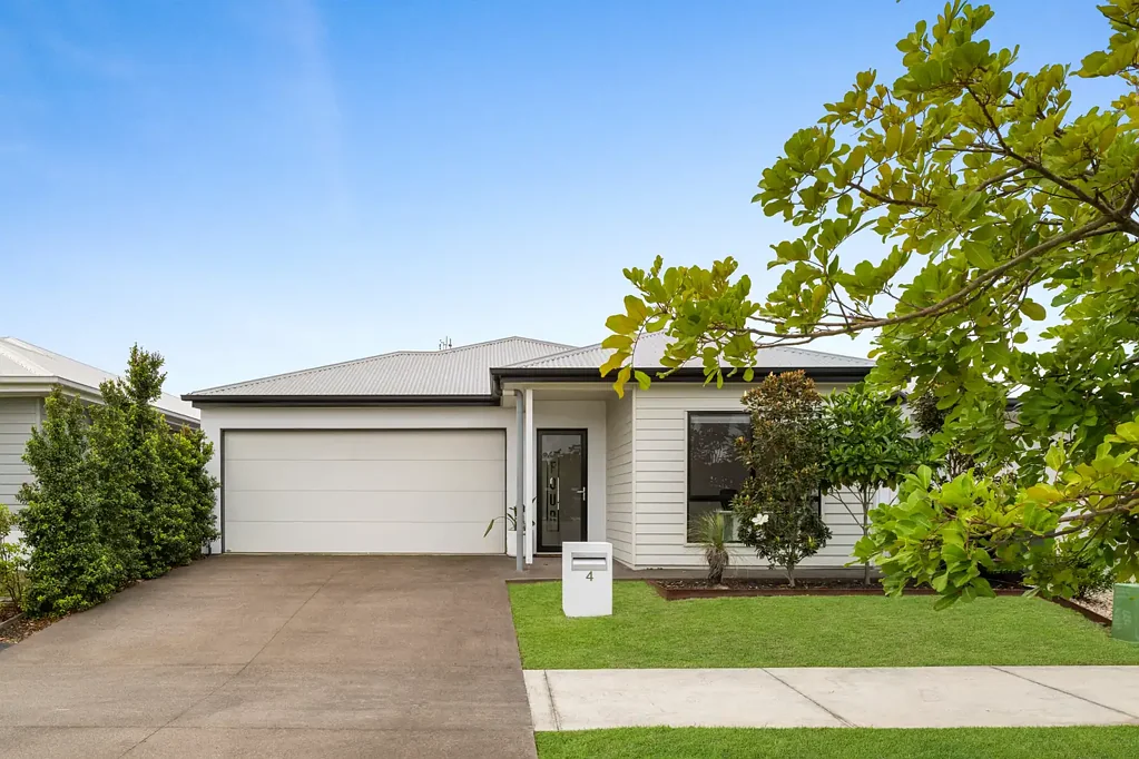 4 Valley Crescent, Palmview, QLD 4553
