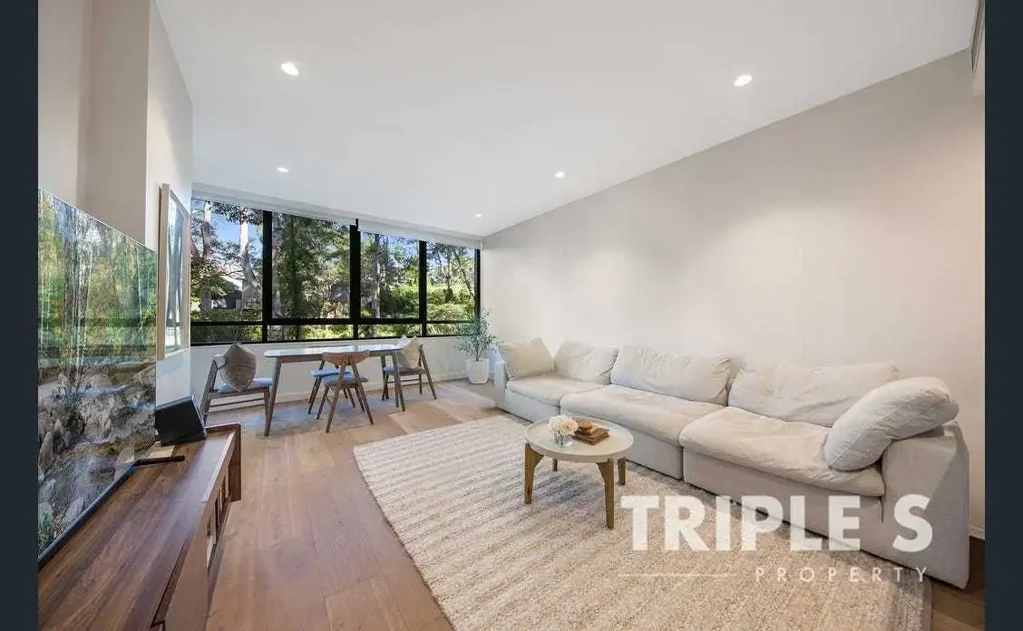 Serene Luxury Living: Stylish and Spacious Apartment at One Avon